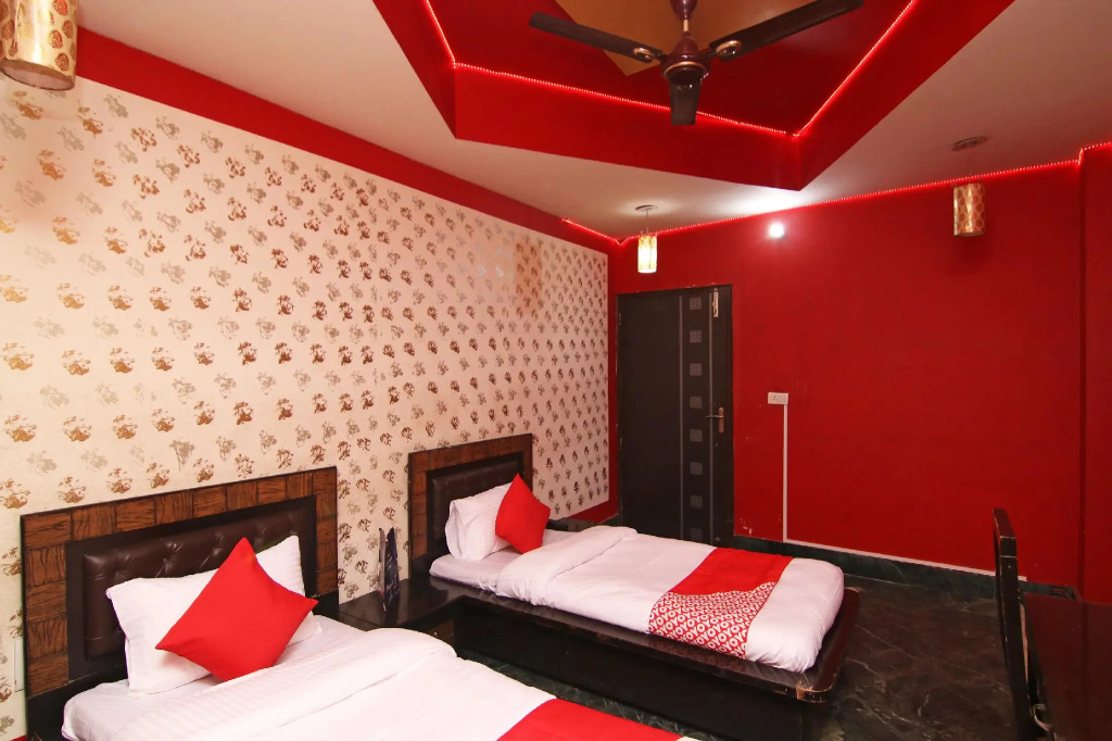 OYO 22756 Diksha Hotel