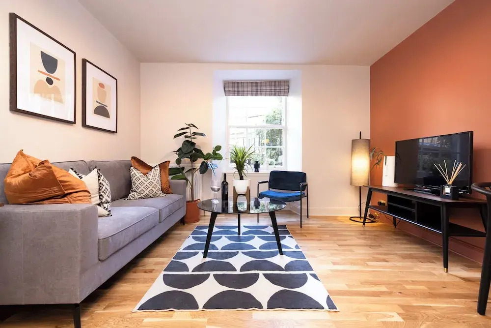 JOIVY Modern 1-bed flat in New Town