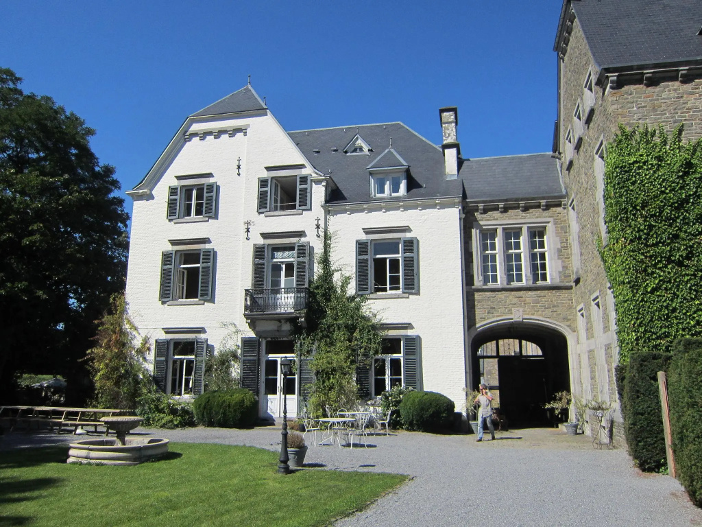 A beautiful castle in the valley of Aisne