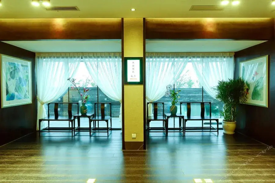 Fengqi Hotel