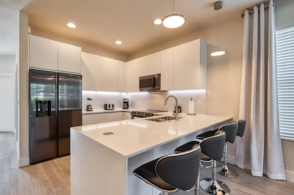 Comfortable Townhome with private pool near Disney