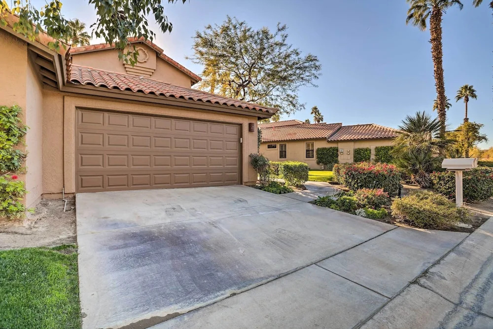 Near Golfing: Palm Desert Condo w/ Pool Access!