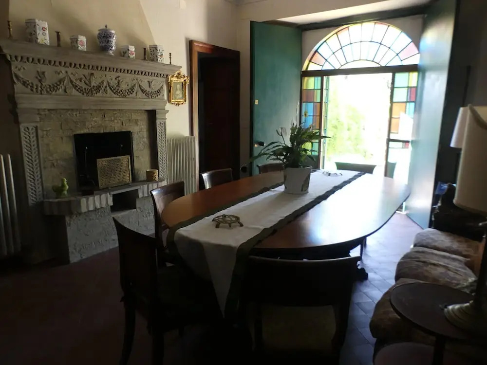 Elegante Appartamento in Villa con Piscina