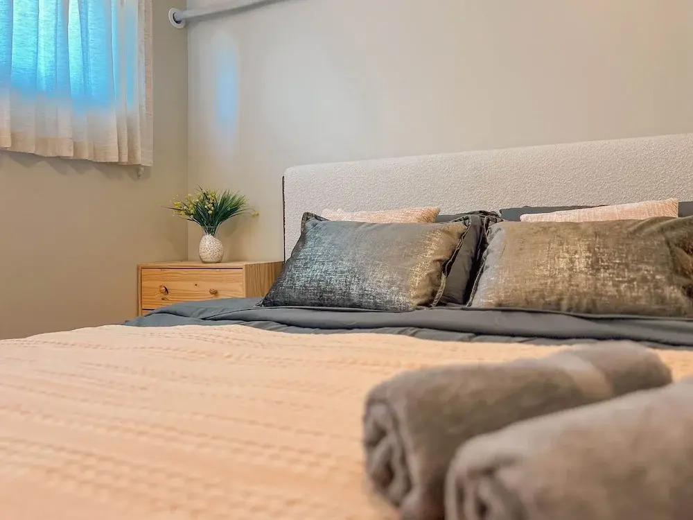Cozy 2BR Home With Bright Interior Relaxing Patio