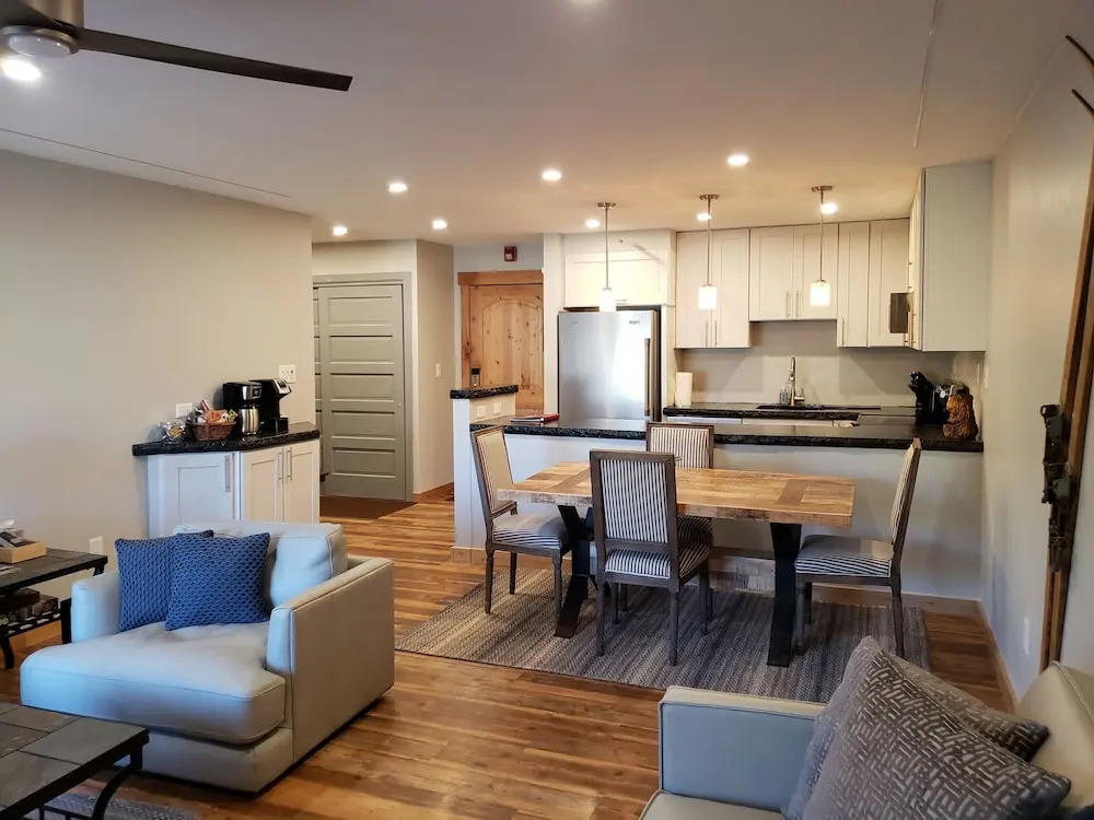 #1101 Ski-in & Huge One Bedroom in Blazing Saddles, Downtown Breck