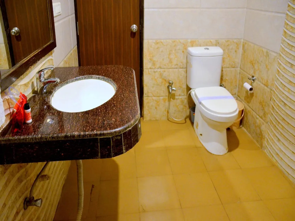 OYO 3523 Tekarees Inn Mahanagar