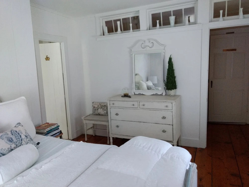 The Buckmaster Inn