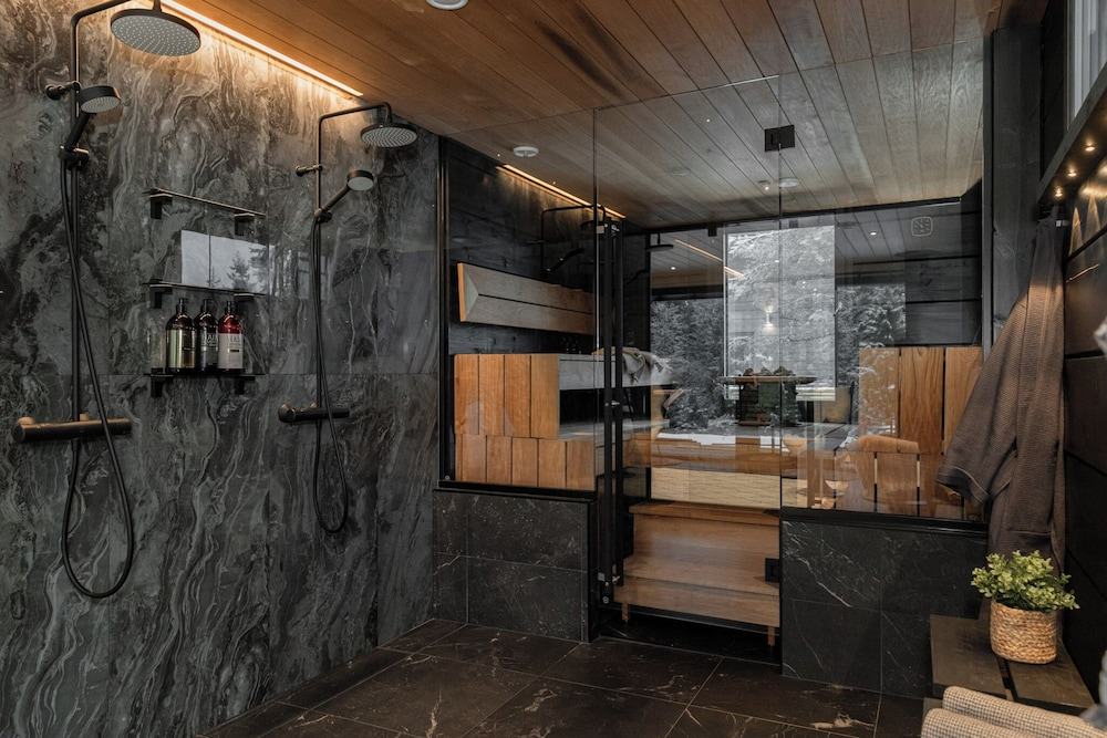 High-Quality 4BR Villa - Private Hot Tub & Sauna