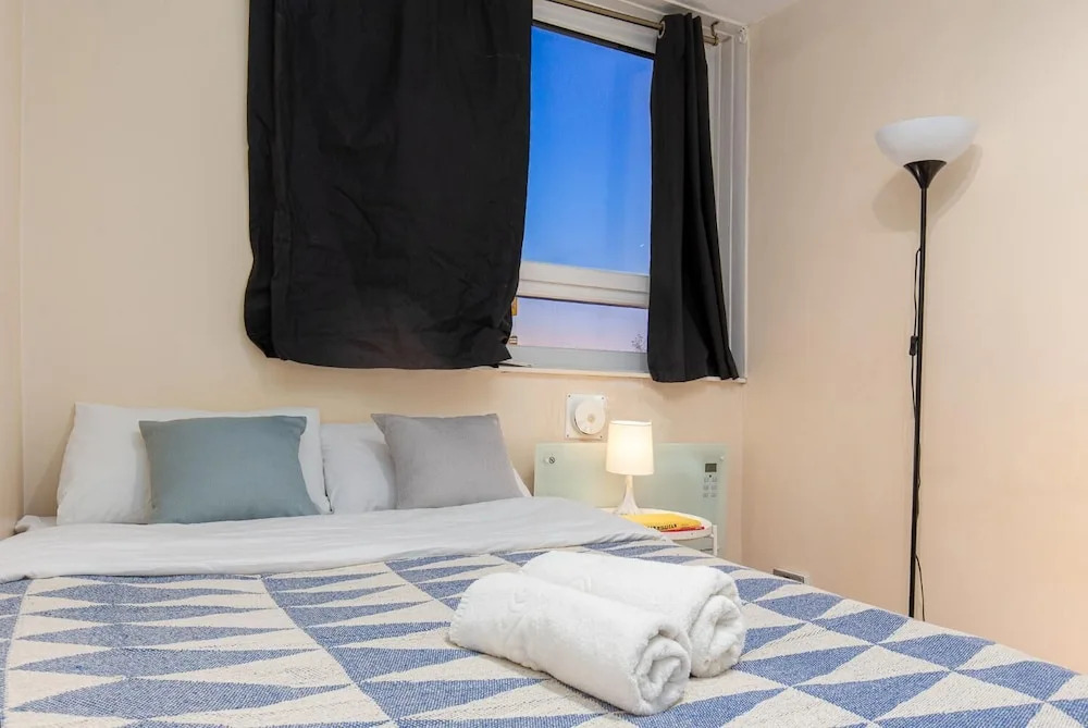 Queensland House Deluxe Guest Room