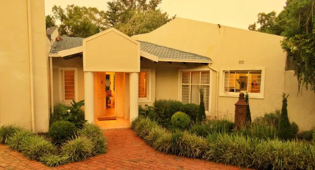 Vair's Place Guest House in Sandton Paulshof - Apartment, Lux Suites & Spa