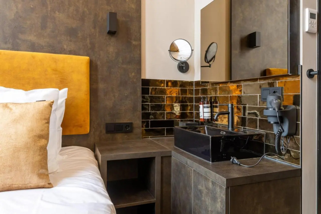 Monument Hotel
