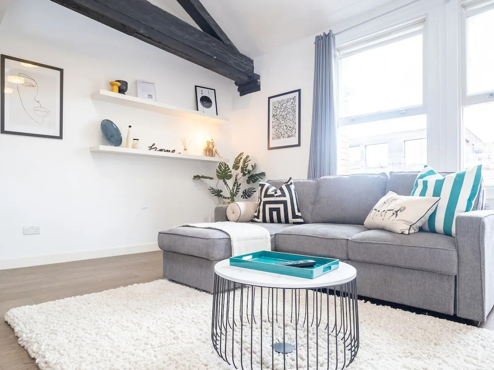 City View Three-bed Premier Apartment London