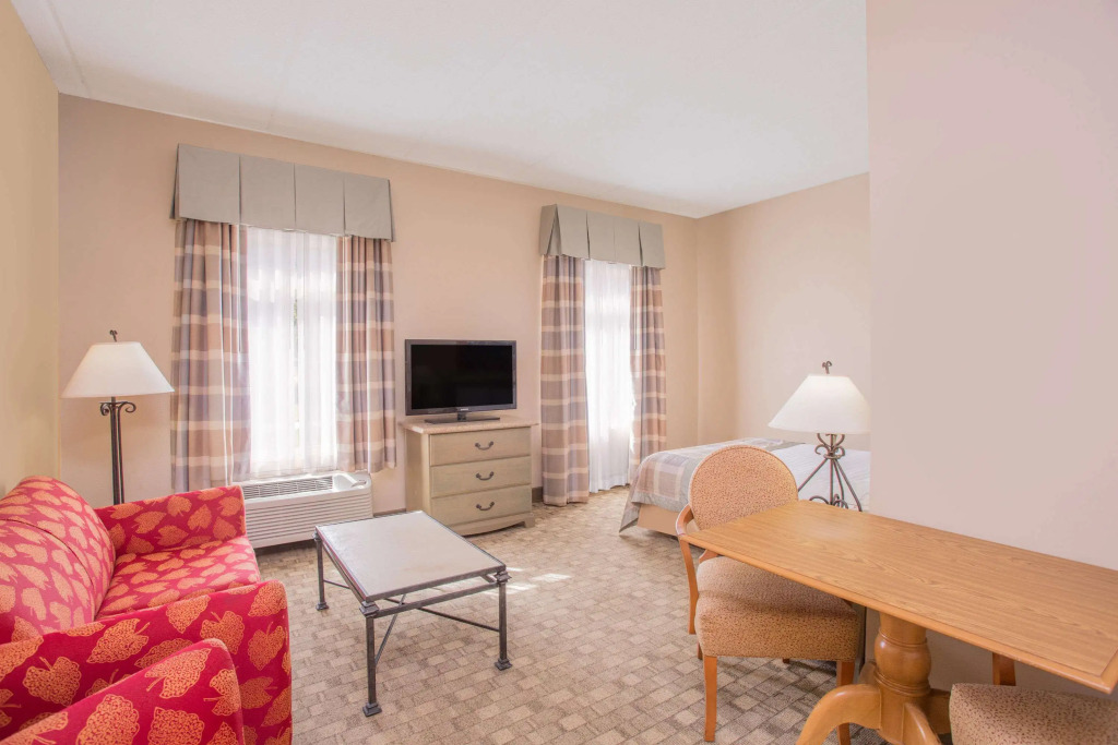 Hawthorn Extended Stay by Wyndham Conyers