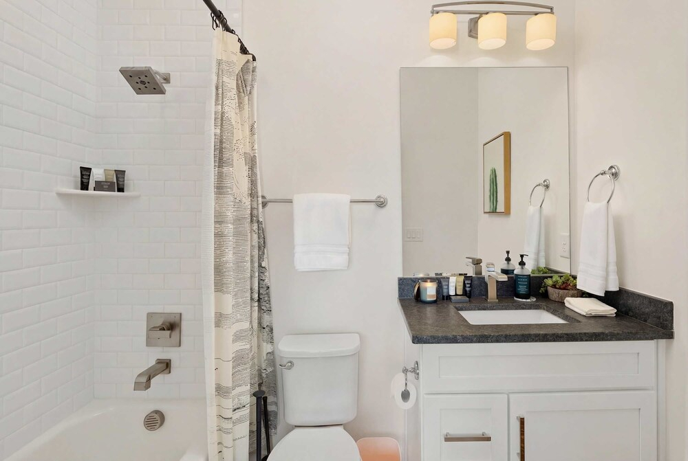 King Suites 3BR Retreat 2-car Garage East Nashville