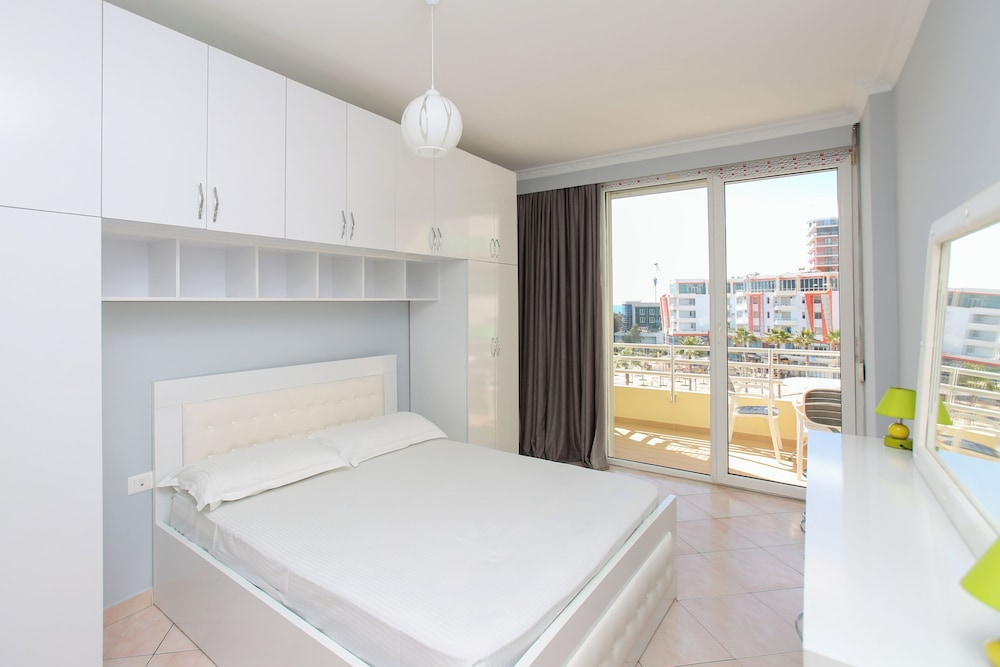 Sea View 1-bed Apartment in Vlore