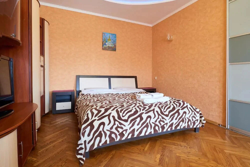 Апартаменты Home-Hotel, ул. Малая Житомирская, 10-2