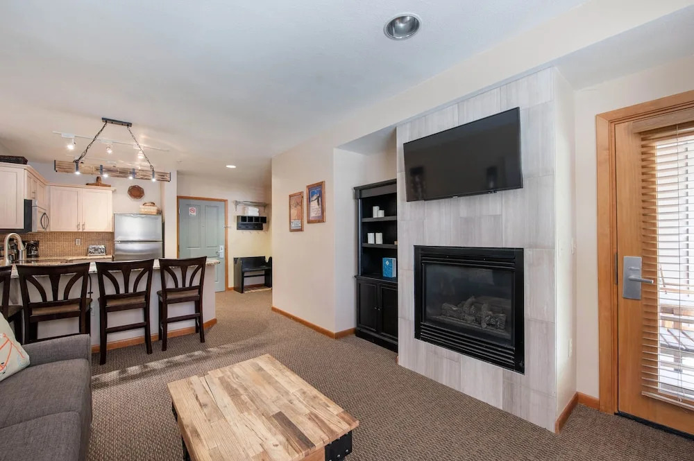 Zephyr Mountain Lodge