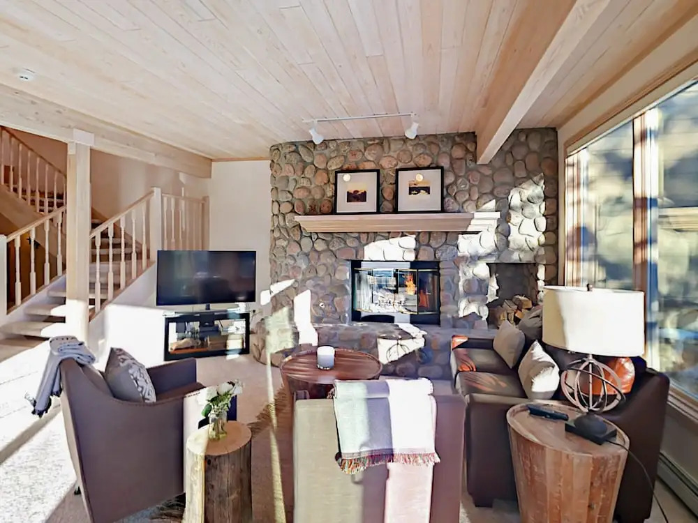 Exclusive Mountain Retreat #B - 4 Br Duplex