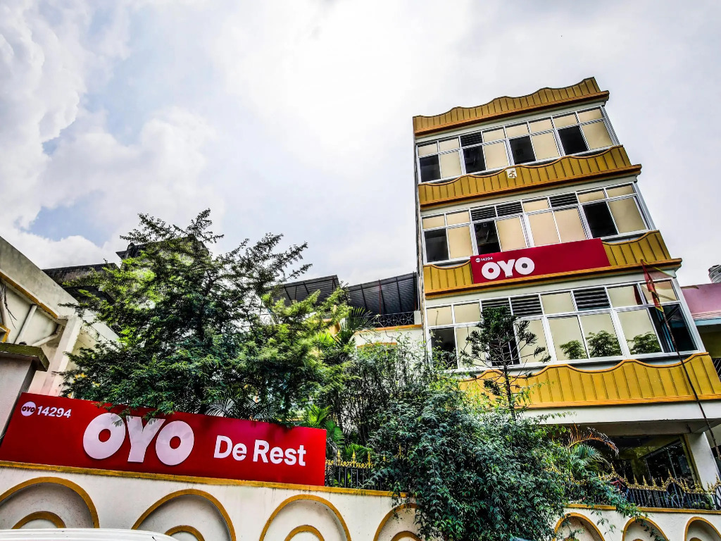 OYO Flagship 14294 De Rest