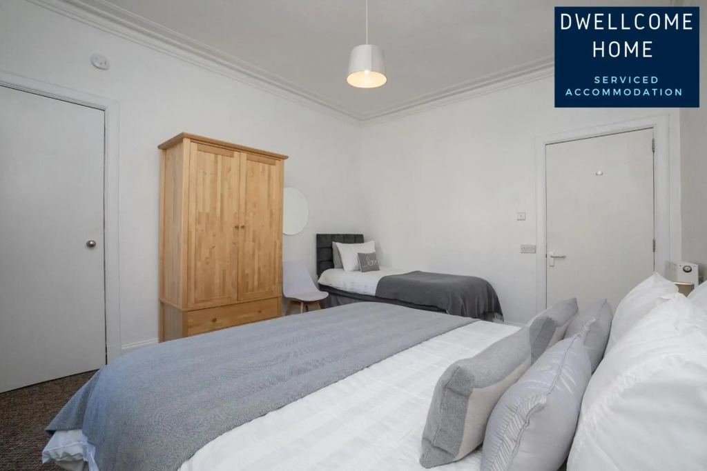 Find "DWELLCOME HOME Ltd" site for 10oo10 assurance from past guests - SPACIOUS CENTRAL 3 DOUBLE Bedroom Apartment with 5 beds, Superking, 2 doubles, 2 singles, fast broadband, free parking, Miles better than a hotel