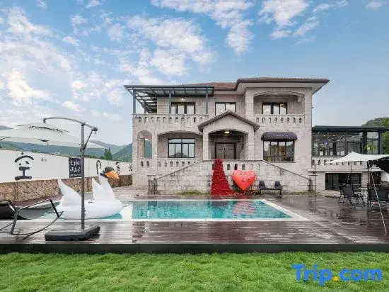 Lakeside Villa Homestay