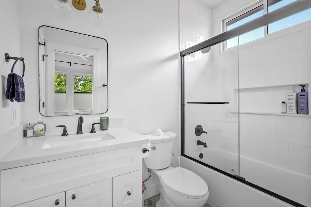 Wonderful Getaway 1BR with Balcony Views