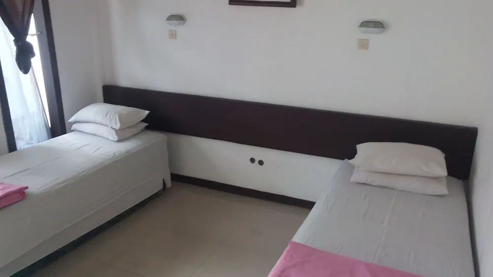 Moro Seneng Hotel and Resort