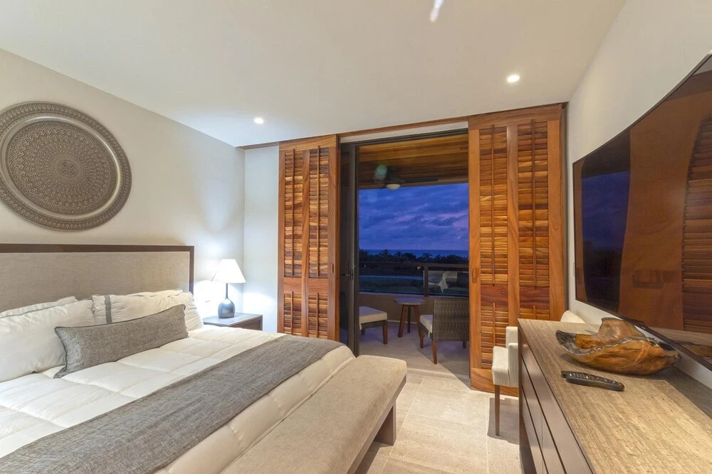 Sunny Vacation Condo 4