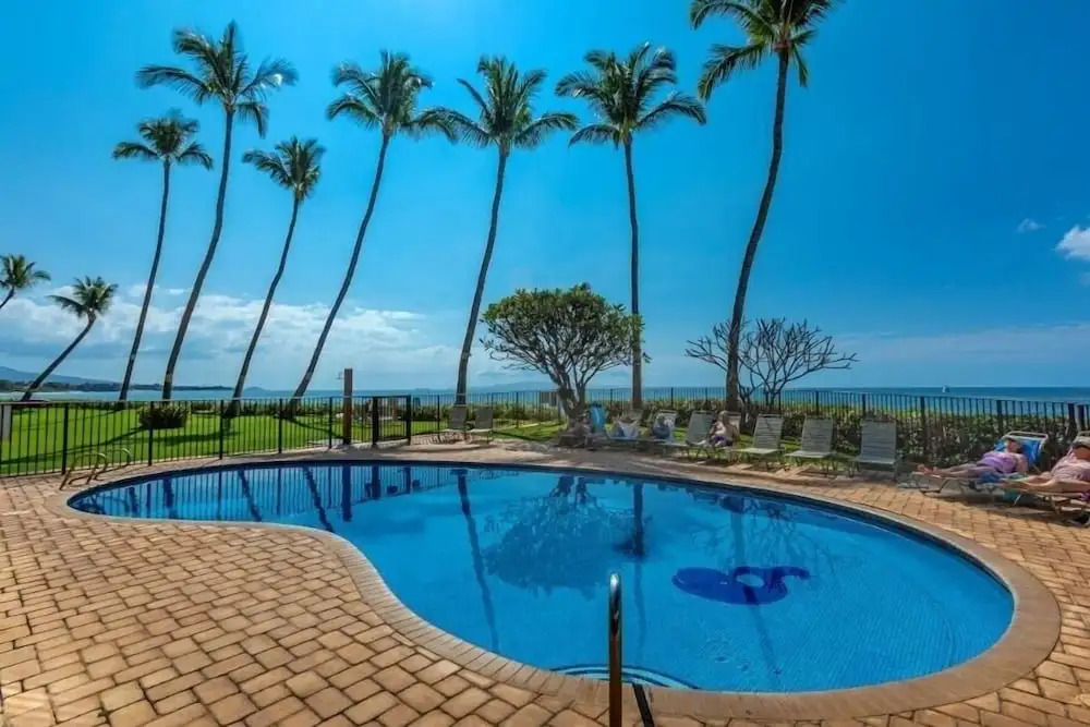 Kihei Beach, #404 1 Bedroom Condo by RedAwning