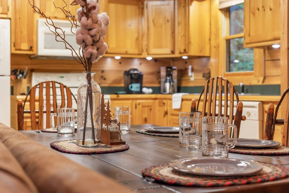 Finding Bigfoot 2 Bedroom Cabin