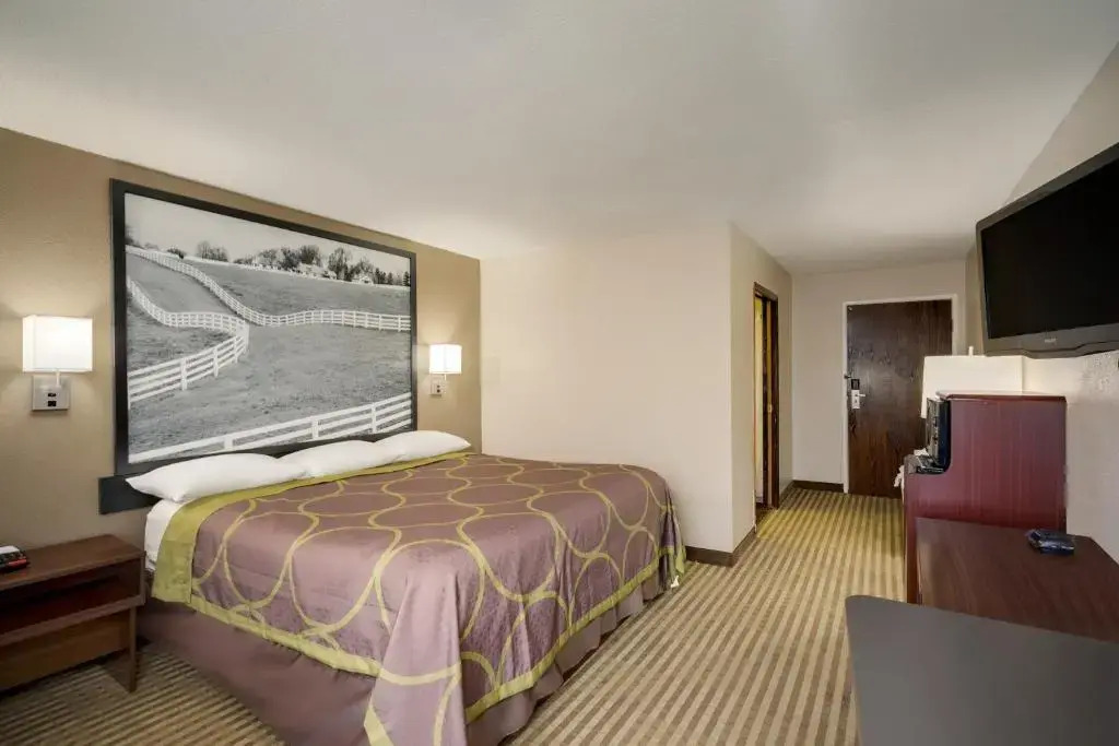Super 8 by Wyndham Lexington Hamburg Area