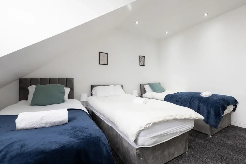 Leeds Retreat - 4BR House, Sleeps 10