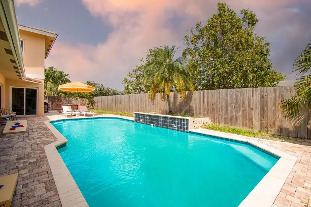 Sunflower by AvantStay Pool BBQ Pool Table Outdoor Dining