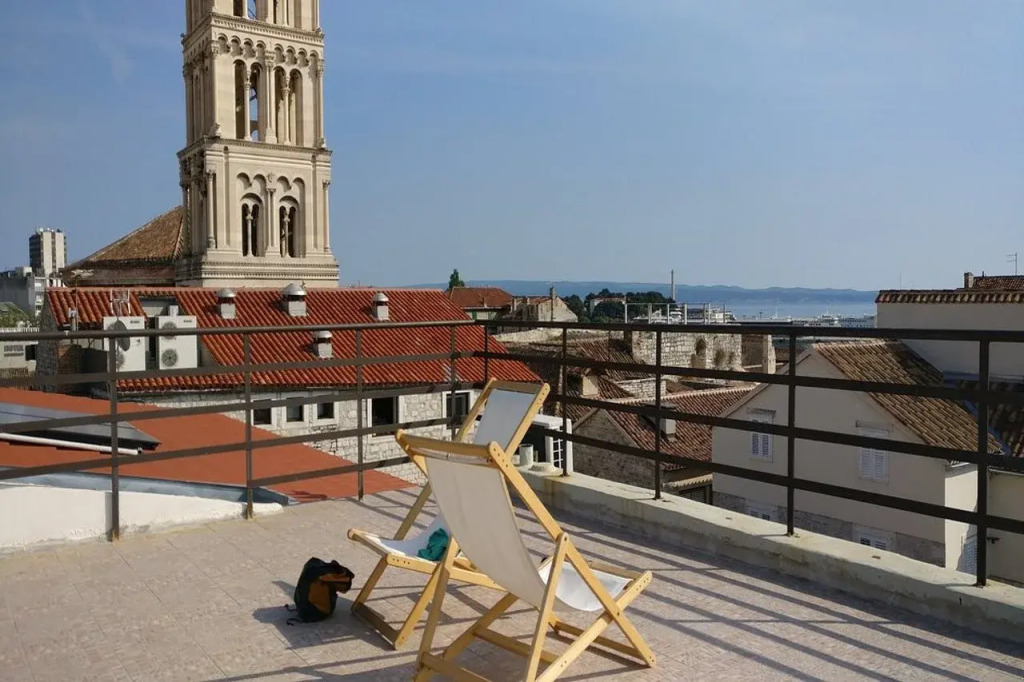 Banica Apartments & Rooms