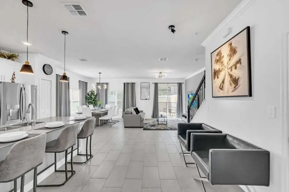 Luxury, Luxury, Luxury Pool Home! 5 Bedroom Townhouse
