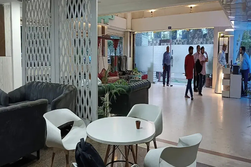 Zen Inn Luxury Hotel