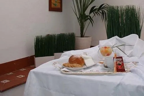 Sevilla Embassy All i-n eed
