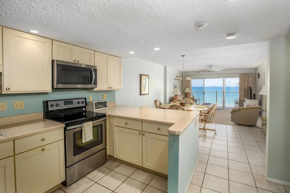604 Ponce de Leon - 2 Br Condo