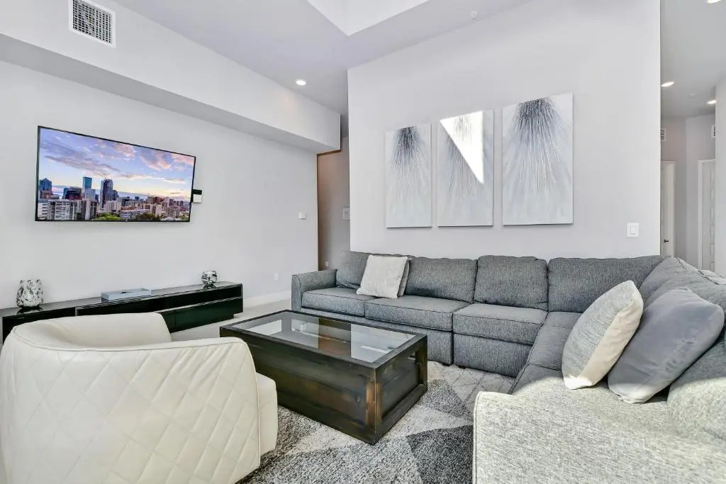 Stylish Condo near Disney w Hotel Amenities 7770- 26-110