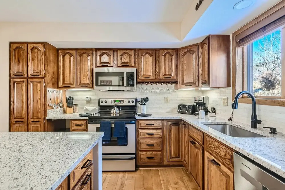 Private Hot Tub,clubhouse Access, Close To Slopes 4 Bedroom Home by RedAwning