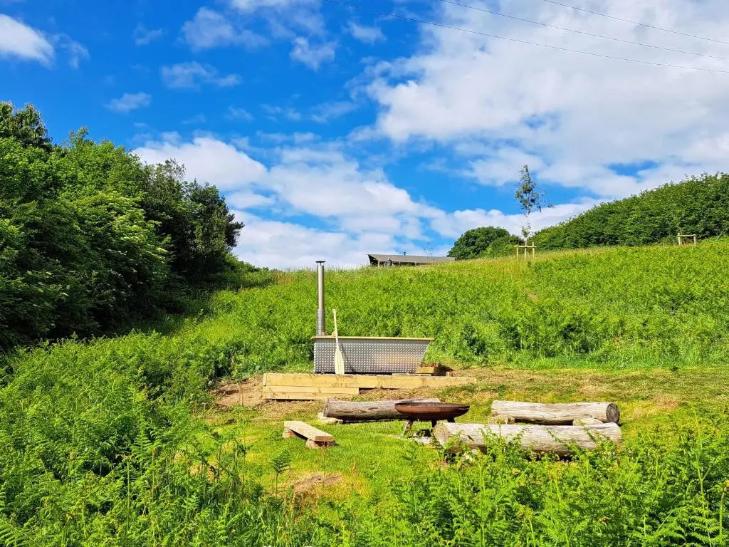 Brackenhill Glamping - Safari Tent with Hot Tub - Sleeps 6