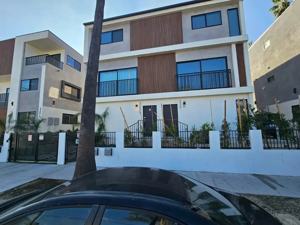 Hollywood Boutique Residences with Free Parking