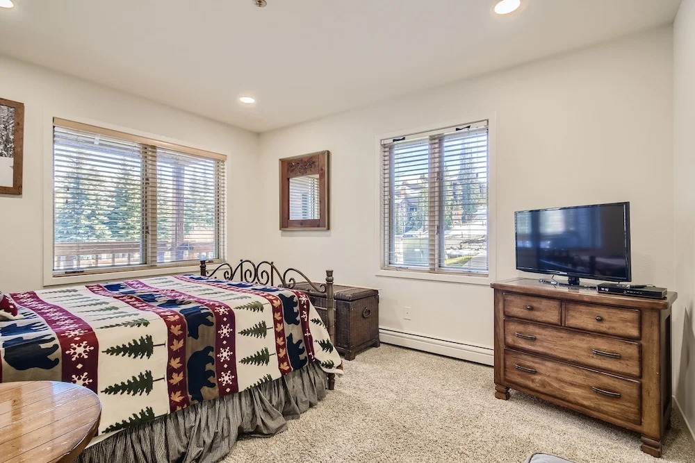 Tyra Chalet C128 3 Bedroom Condo by Redawning