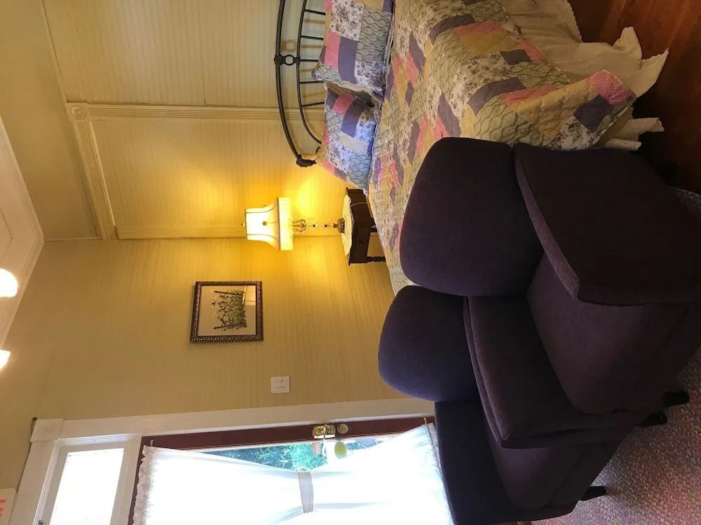 Lake Allatoona Inn