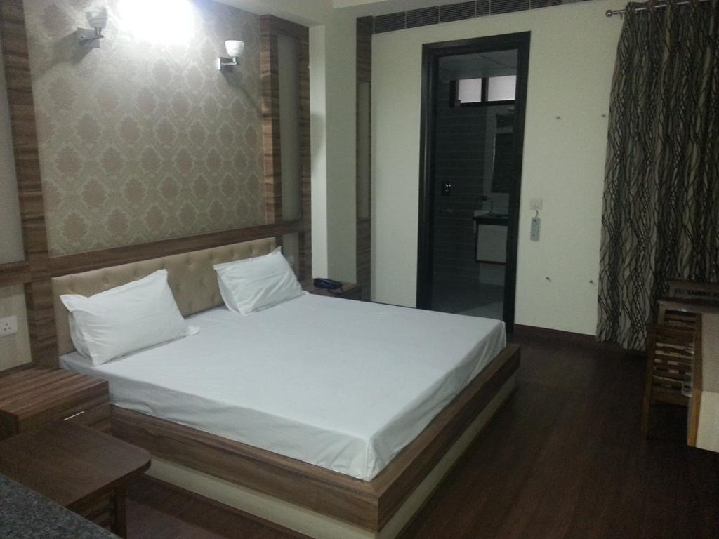 OYO 11629 Hotel Sunshine Inn