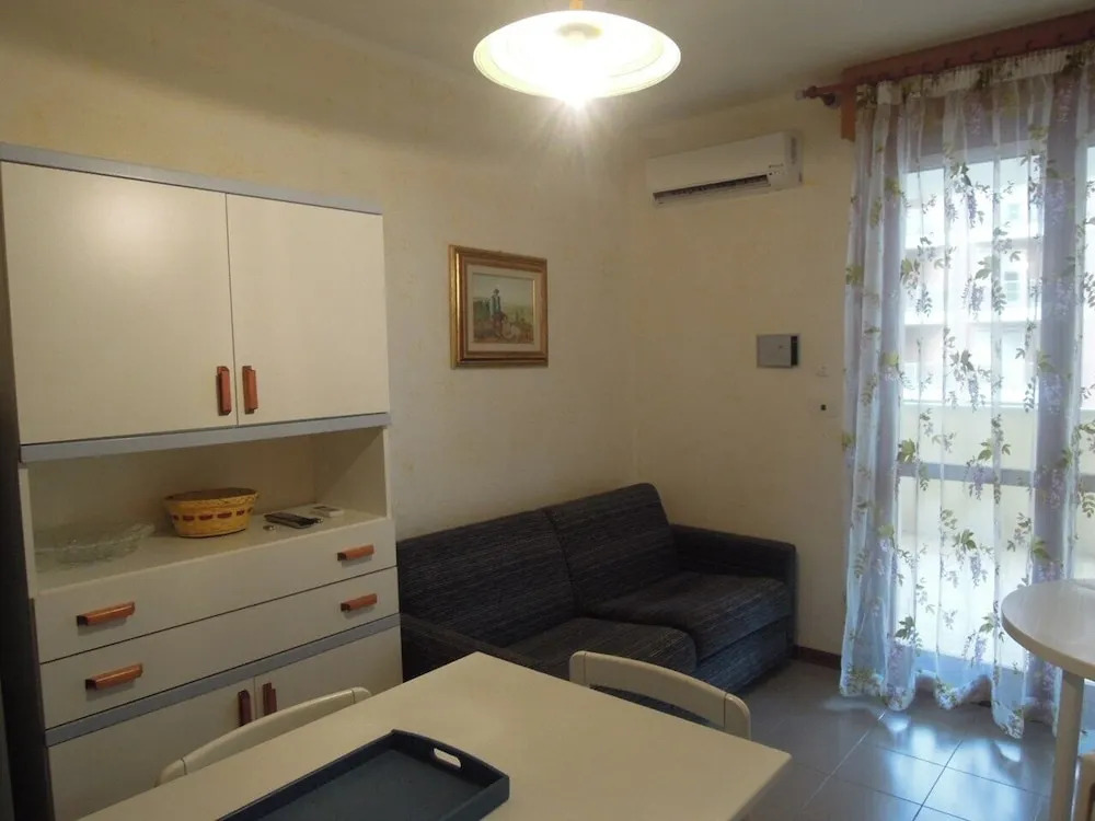 Lovely Holiday Apartment With sea View