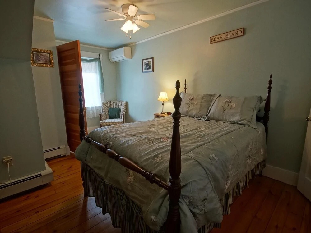 The Tuckernuck Inn