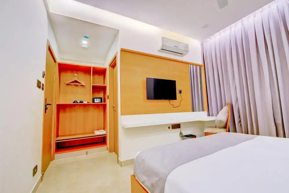 Dhruva Inn