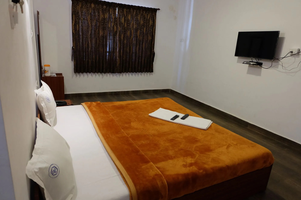 Rosepark Residency- Opposite Rosegarden
