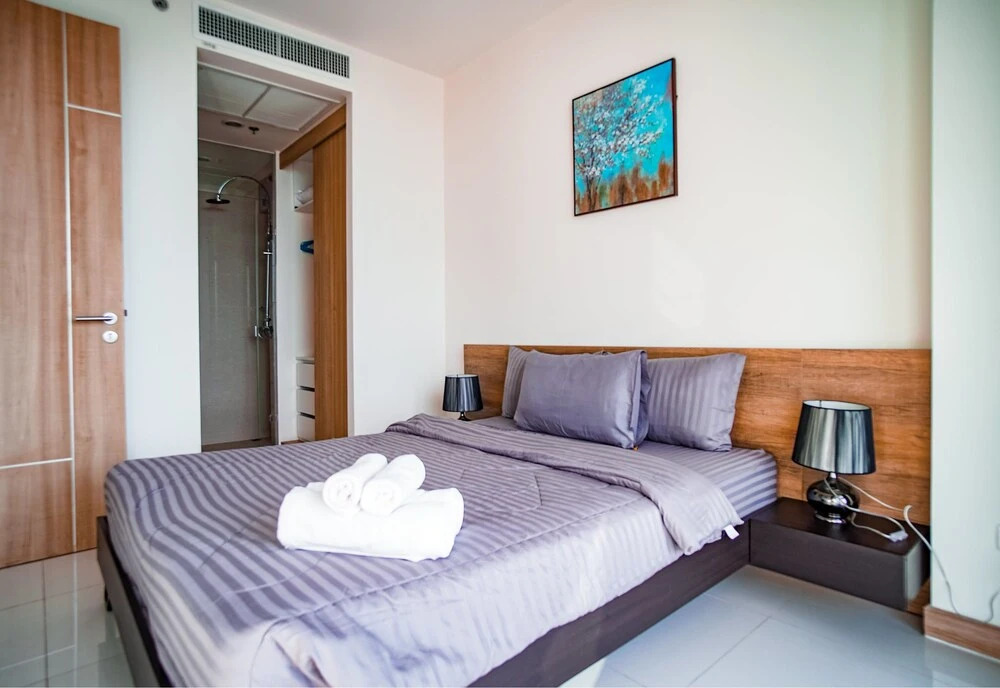 Riviera 1BR Sea View 2605 by Pattaya Holiday